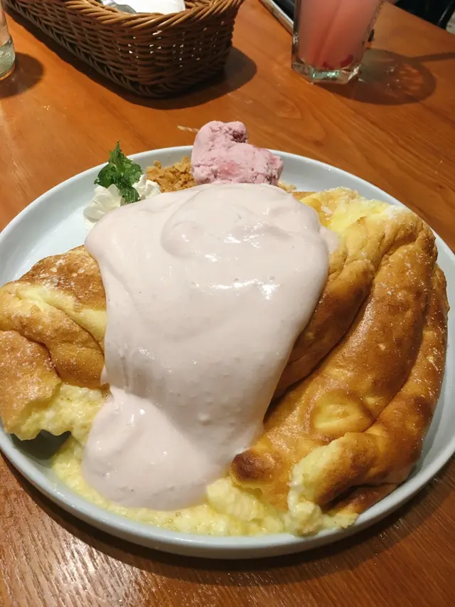 草莓梳乎厘鬆餅