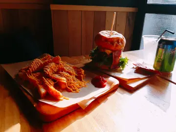 芝士薯条加Burger

