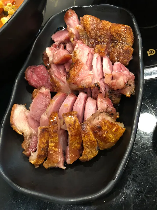 豬手較韌，但配上佢個蜜汁好好味