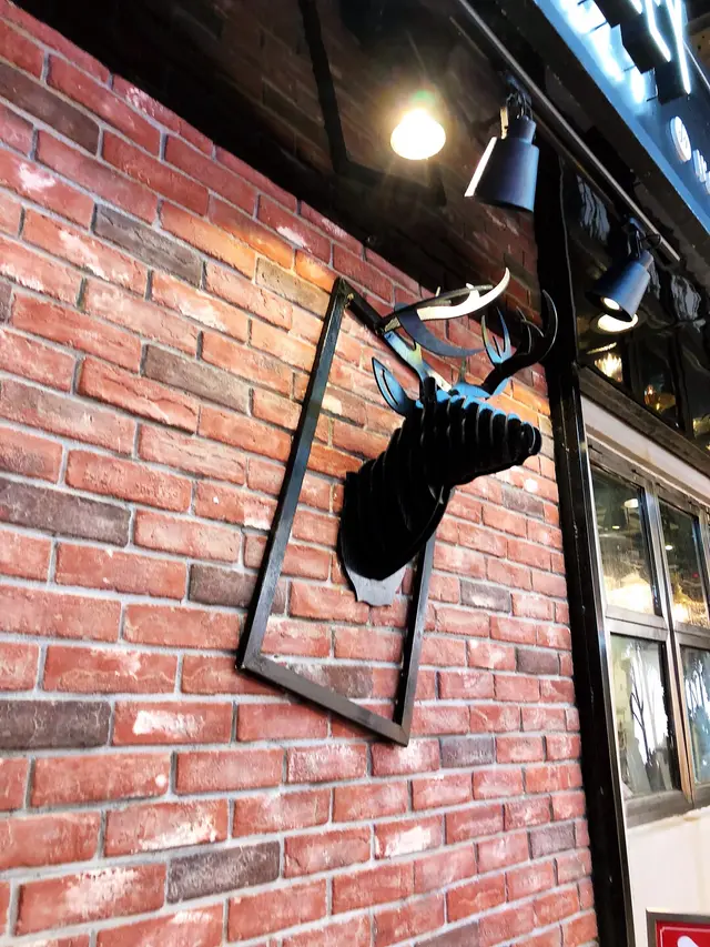 小巷邊還真看到「鹿角」。