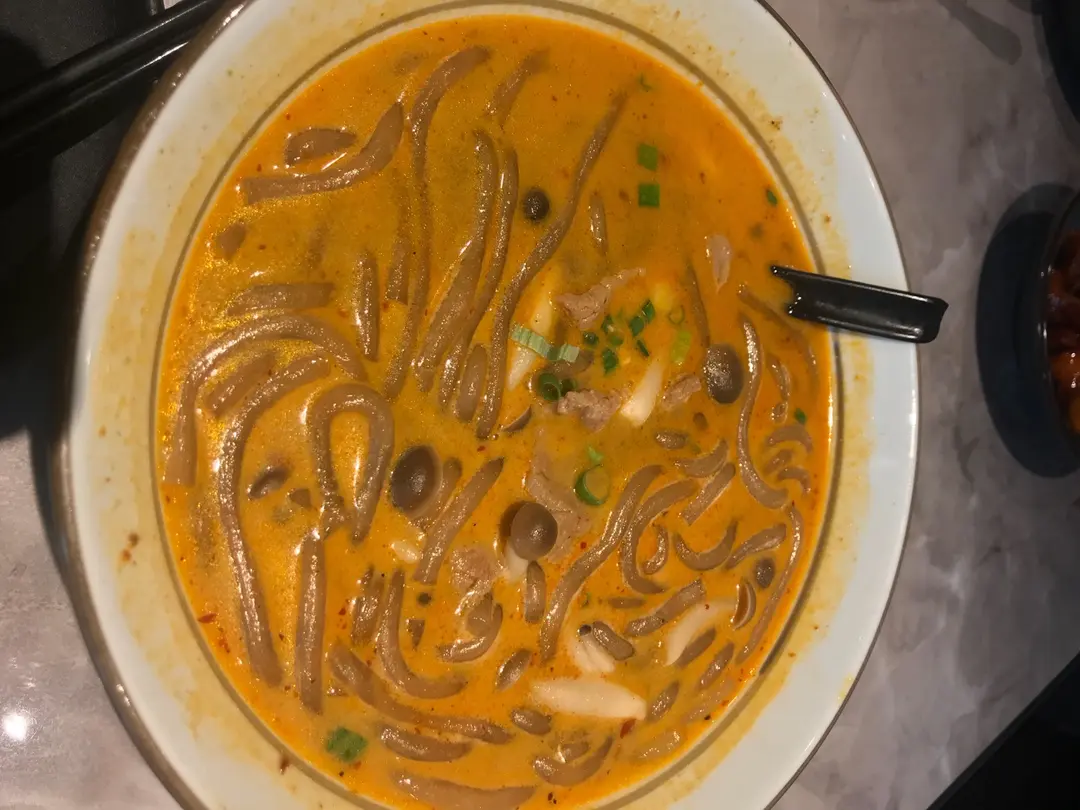 四川麻辣牛肉红薯粉 $ 88