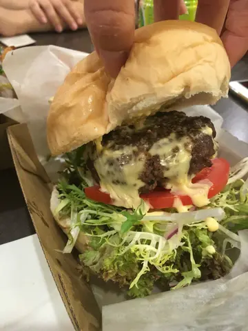 经典牛肉芝士汉堡