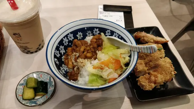 鹽鬆雞扒肉燥飯