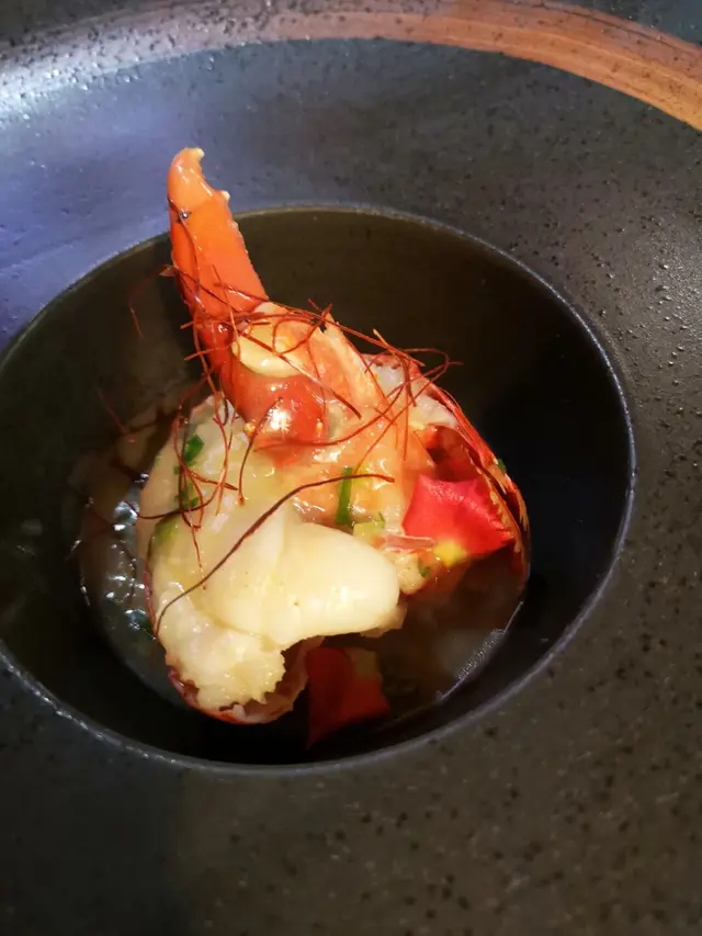 $500一隻,每人開邊半隻,好新鮮、味道亦處理得唔錯,只係實在太細隻喇