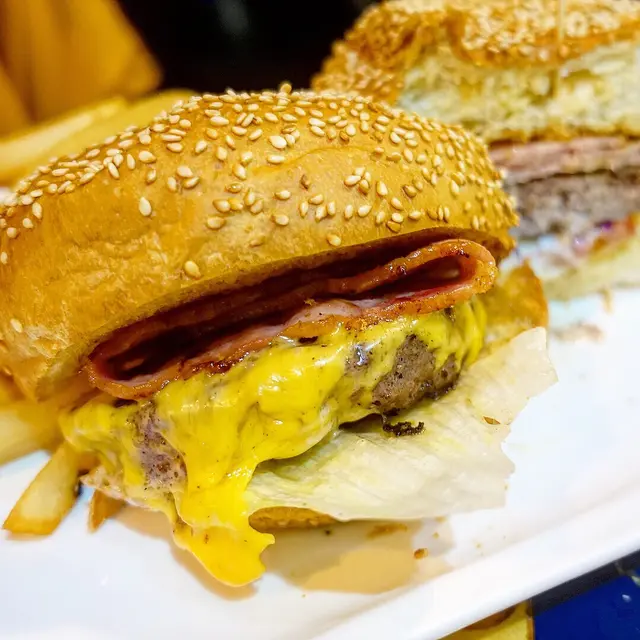 藍芝士煙肉安格斯漢堡