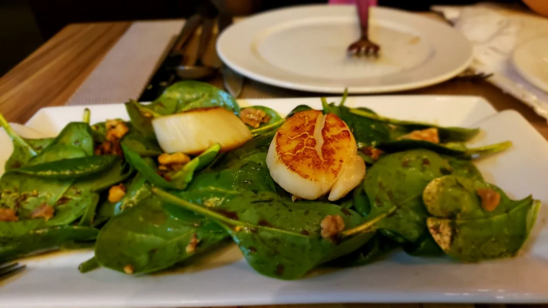 scallop spinach salad - 香港尖沙咀的lab eat restaurant & bar