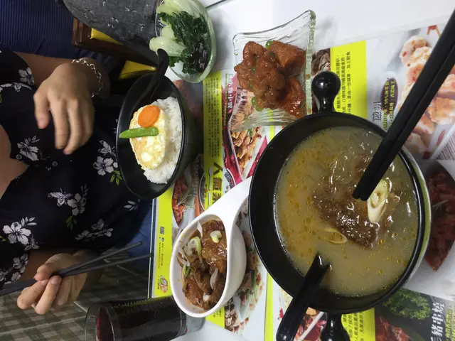 豬軟骨飯套餐，車仔麵