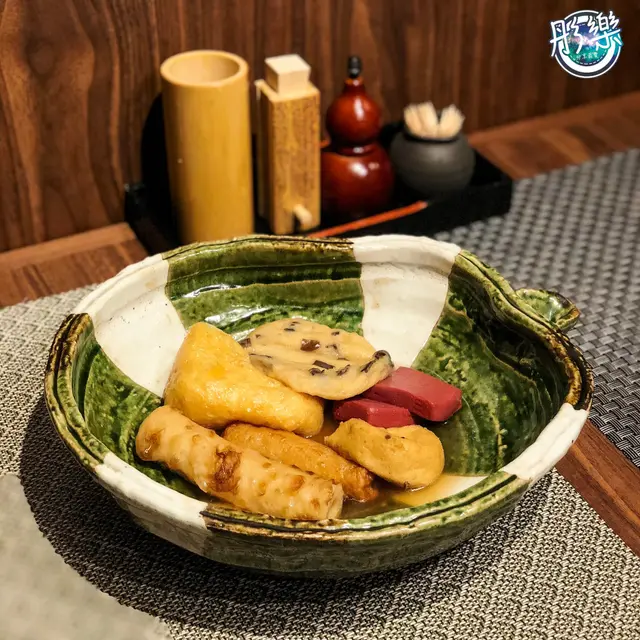 關東煮(赤蒟蒻、炸牛蒡魚餅、炸魚餅、栃尾油豆腐、日本麵筋、竹輪卷)