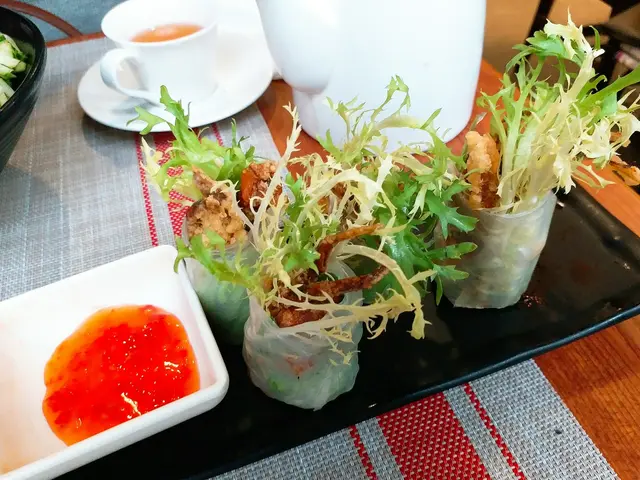 外層用米紙包住餡料 米紙做得非常出色 薄透得尼帶煙韌感 唔會好厚皮