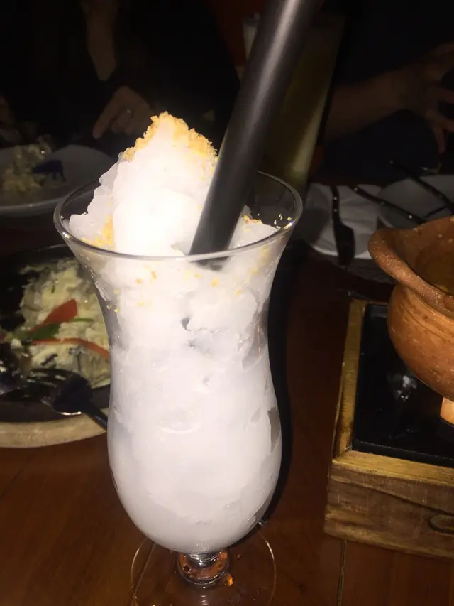 一杯得冰嘅椰子沙冰,可能太忙後加番!