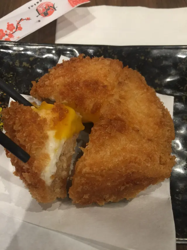 吉列流心蛋豬扒