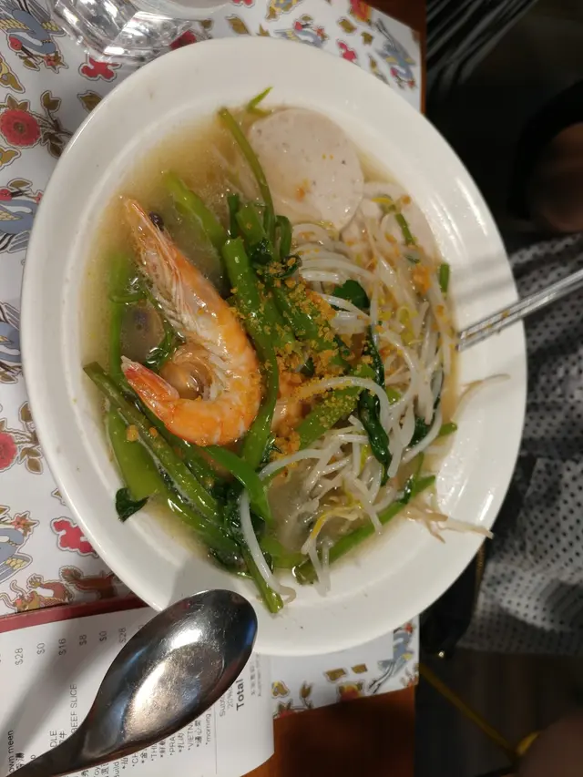 雞湯鮮蝦札肉通菜金邊粉