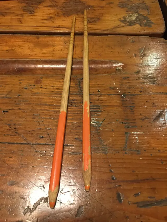 非常殘破的食具