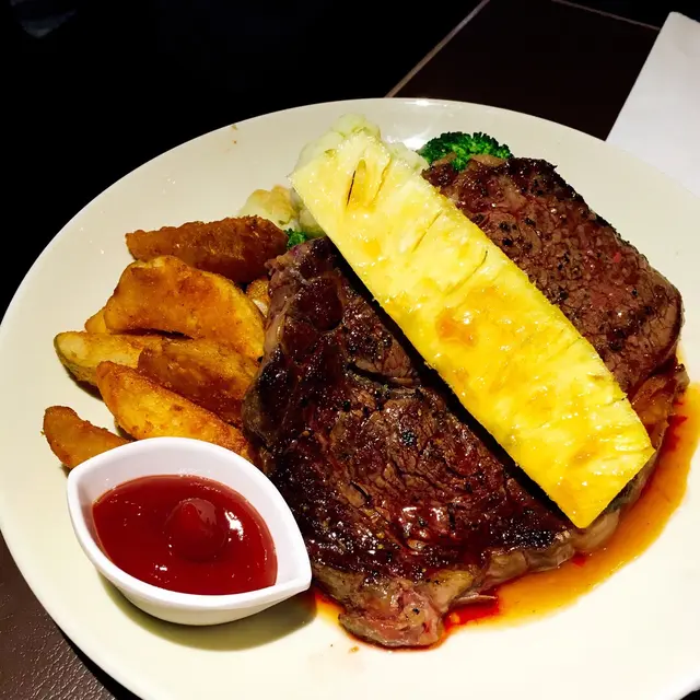 紐西蘭肉眼扒配焦糖菠蘿