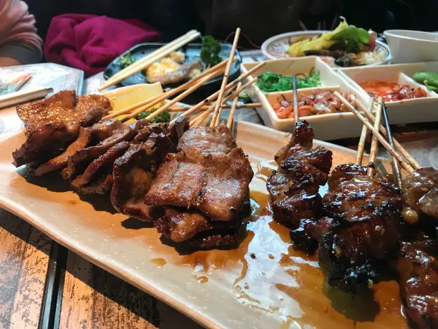 串燒雞肉，牛肉，豬肉，牛舌