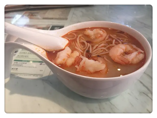 麻辣蝦球米線*
