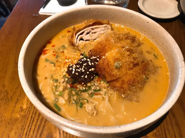 千層豬扒擔擔麵