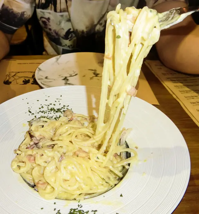 溫泉蛋卡邦尼意粉