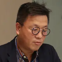 龍震天