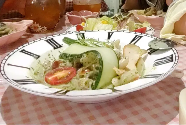 賣相睇落幾好，有塊好硬既片唔知咩黎，好難食