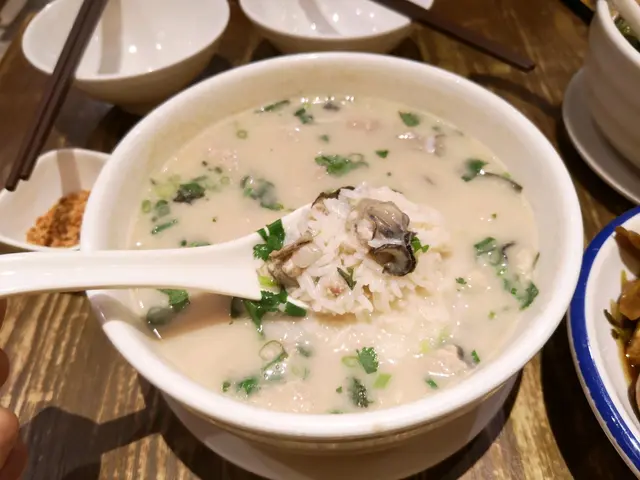 蚵仔肉碎泡飯