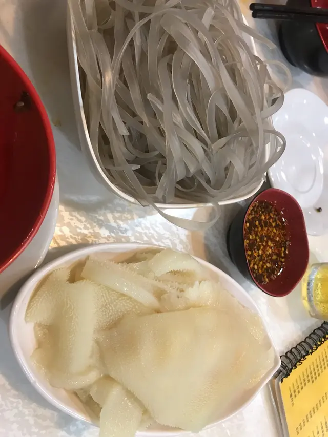 咬得斷嘅紅薯粉+爽脆嘅牛柏葉