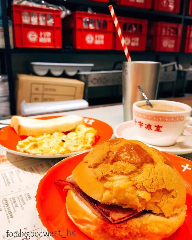 火腿爆蛋菠蘿包