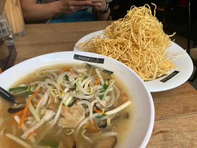 犀飛利銀芽肉絲脆麵