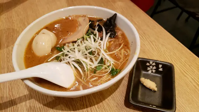 佢都真係幾焦香，但就遮左個蝦味
我就試哂啦，同個拉麵胡椒夾既，但就無之前既驚喜