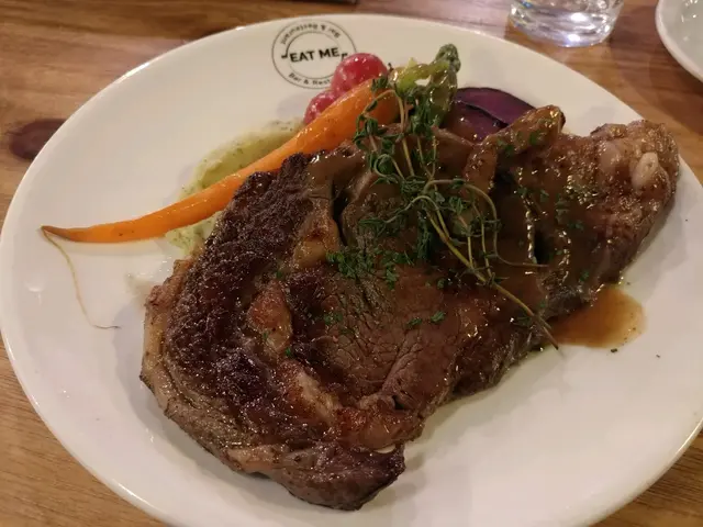 慢煮肉眼扒伴農夫菜