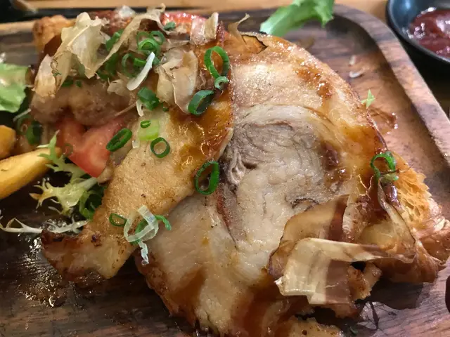 午市套餐—日式豚肉叉燒牛角包配炸薯條