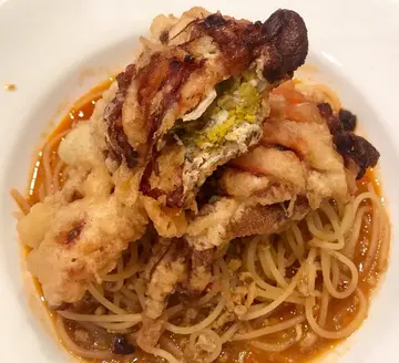 炸軟殼蟹辣味肉醬意大利麵