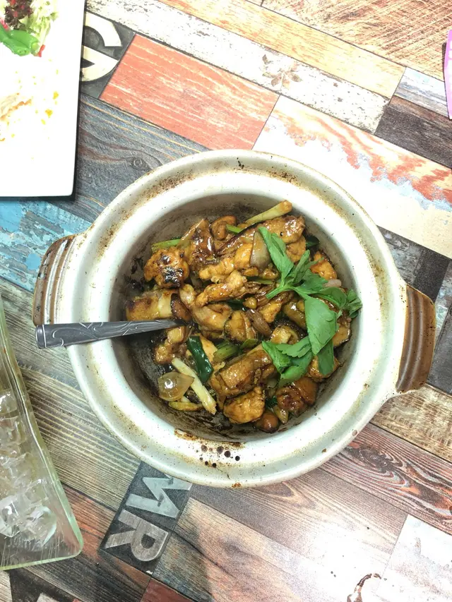鮑魚雞煲