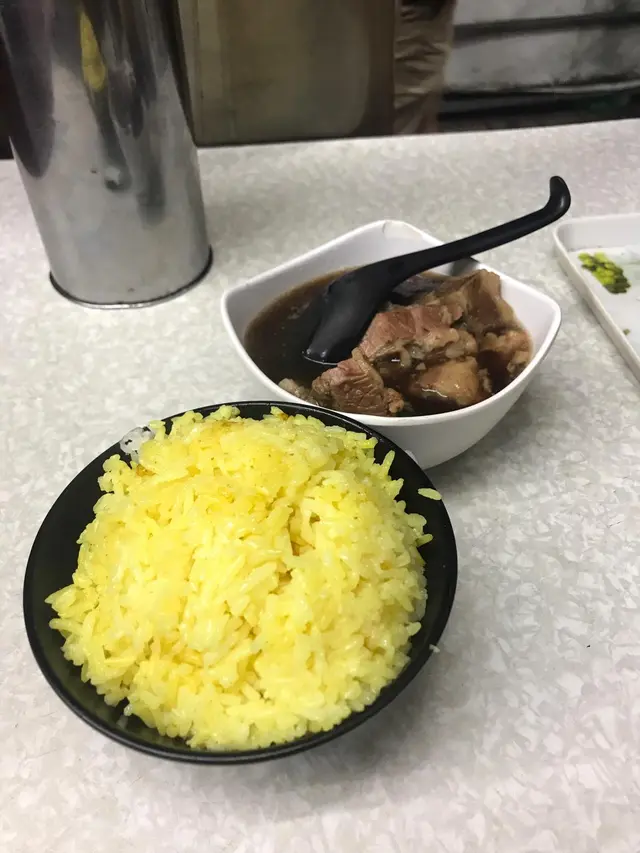 牛腩飯 （轉油飯）