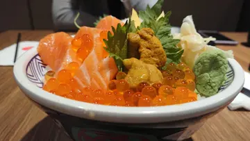 三文魚海膽親子丼