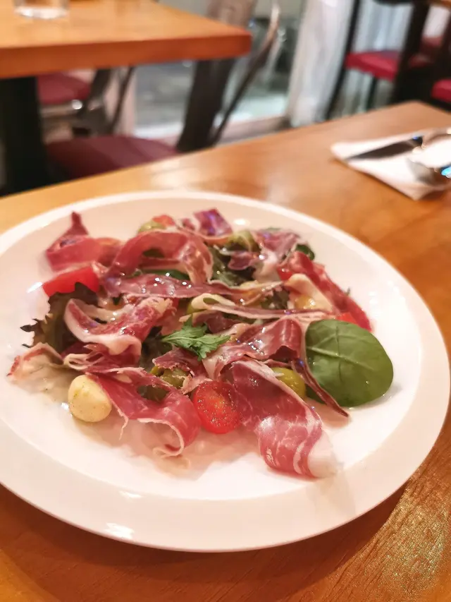 36個月西班牙火腿,車厘茄,醋漬蒜頭,橄欖