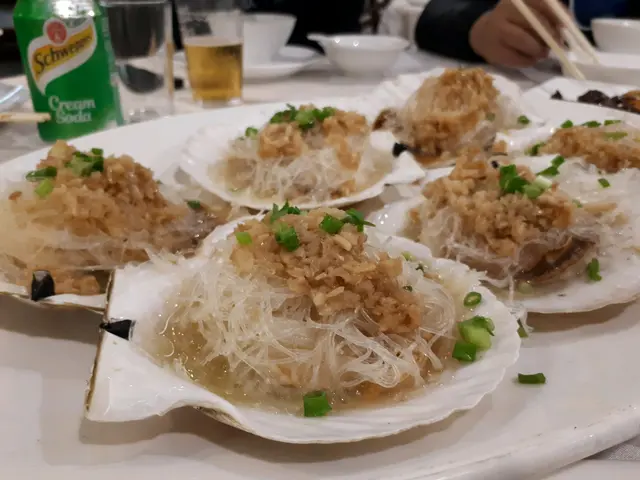 蒜蓉粉絲蒸大元貝