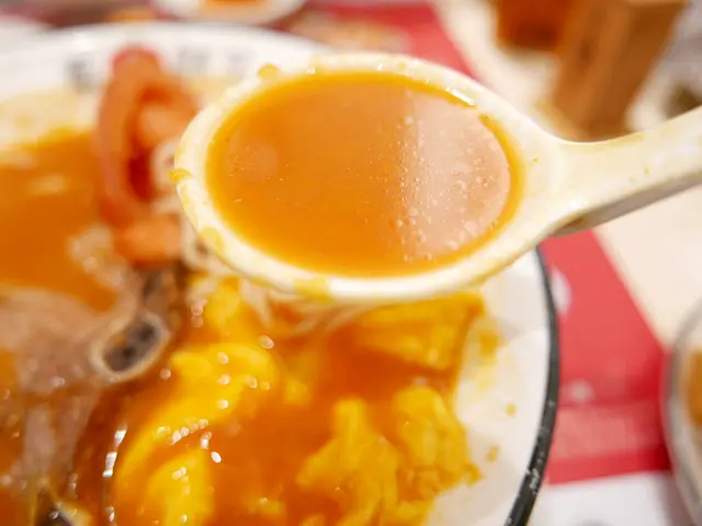  秘製豬扒番茄濃湯麵加炒滑蛋