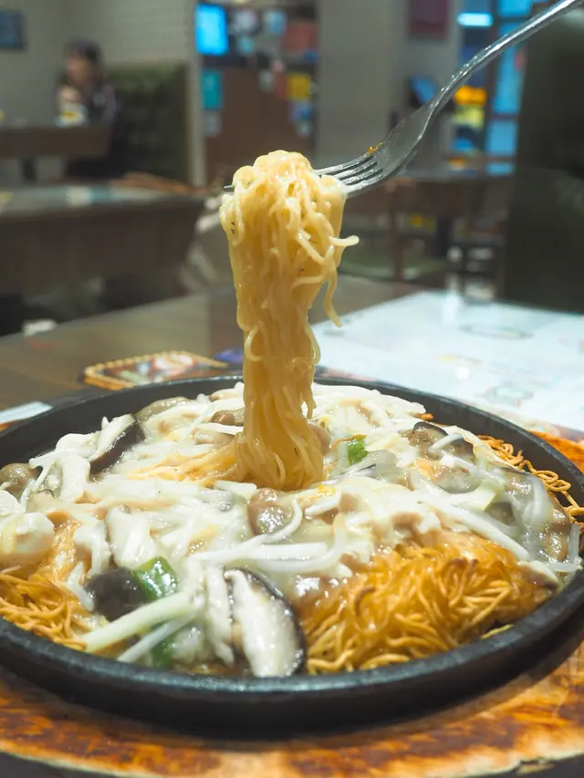 鐵板銀芽肉絲炒麵