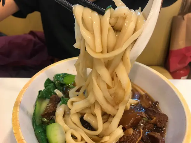麻辣牛筋腩刀削麵 