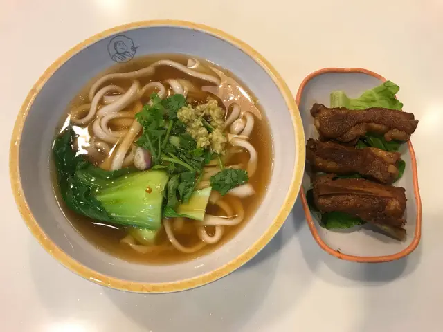 麻辣金沙腩排刀削麵