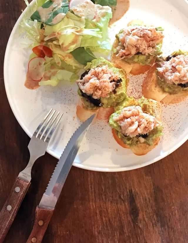 牛油果蟹肉法式多士