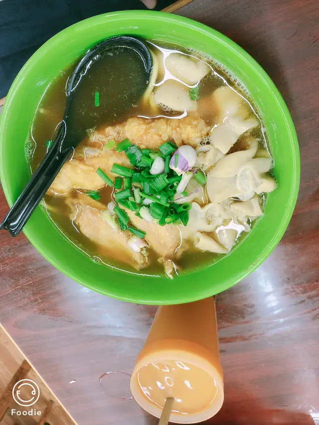 三餸一麵、飲品，咁既價錢喺香港算平喎。
