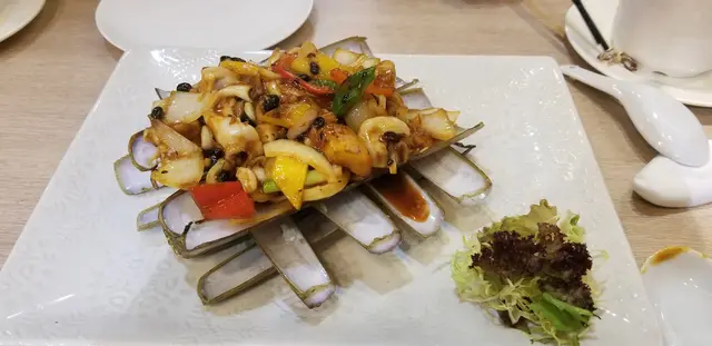 配料略多，但聖子炒得熟道恰當，唔會烹得太過火而韌，還保持食材鮮甜美道