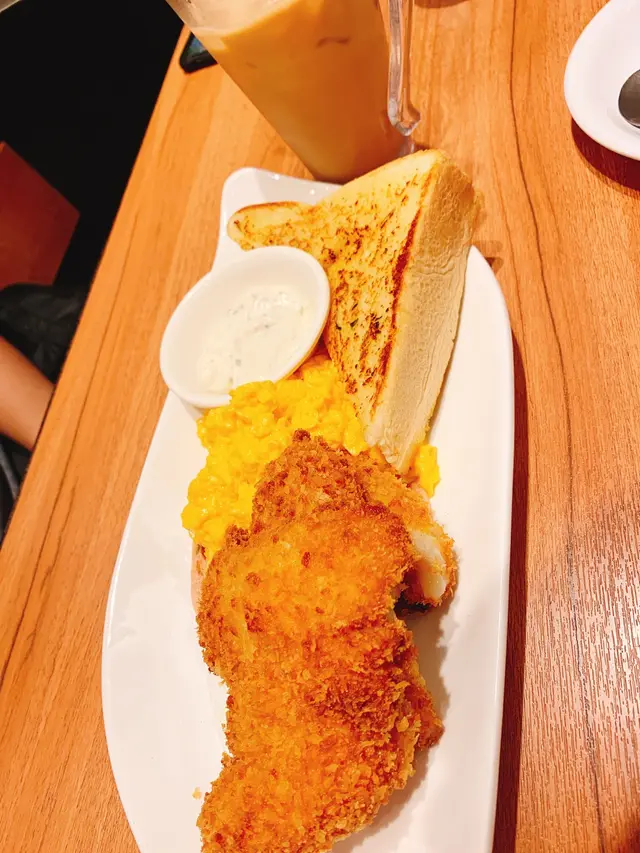 魚柳好食，蒜香多士堅係香，但略嫌無咩味