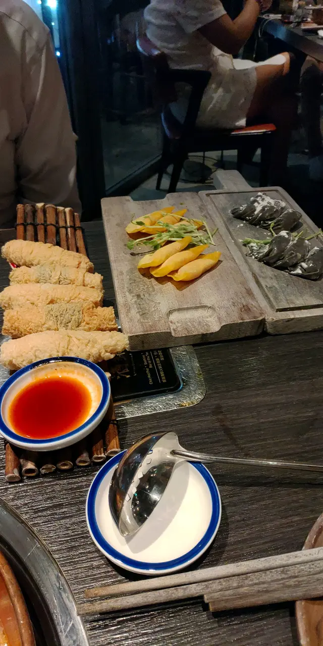 黑松露蝦餃 蛋餃