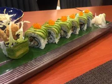 软壳蟹牛油果卷