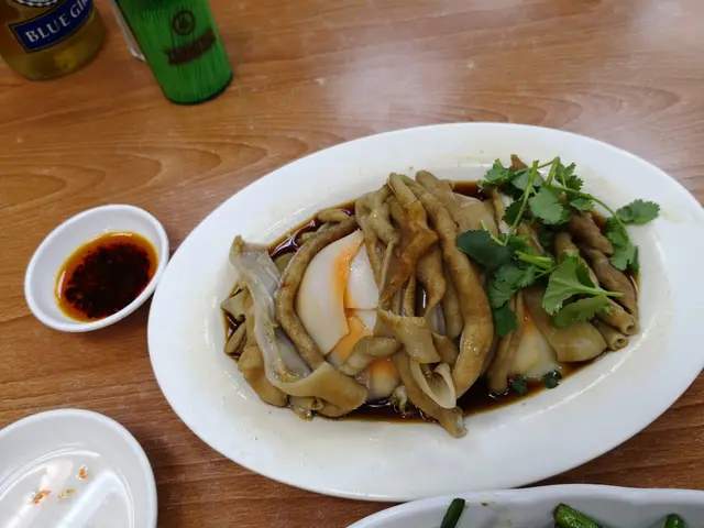 鹵水墨魚片拼鵝腸