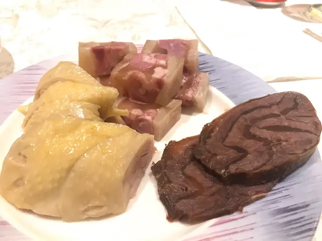 鎮江肴肉、花雕醉雞、五香牛肉
