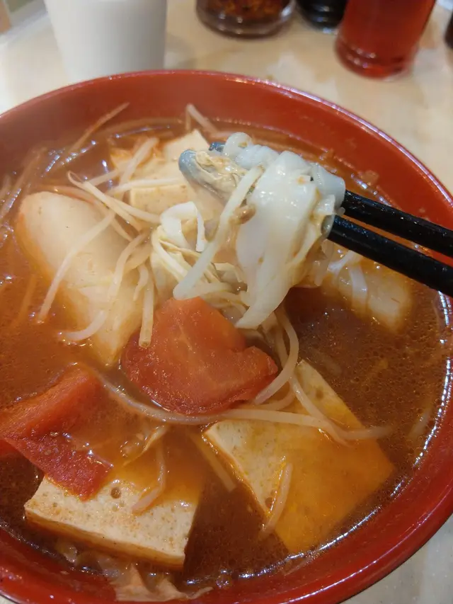 白蘿蔔、百頁豆腐素番茄湯河粉